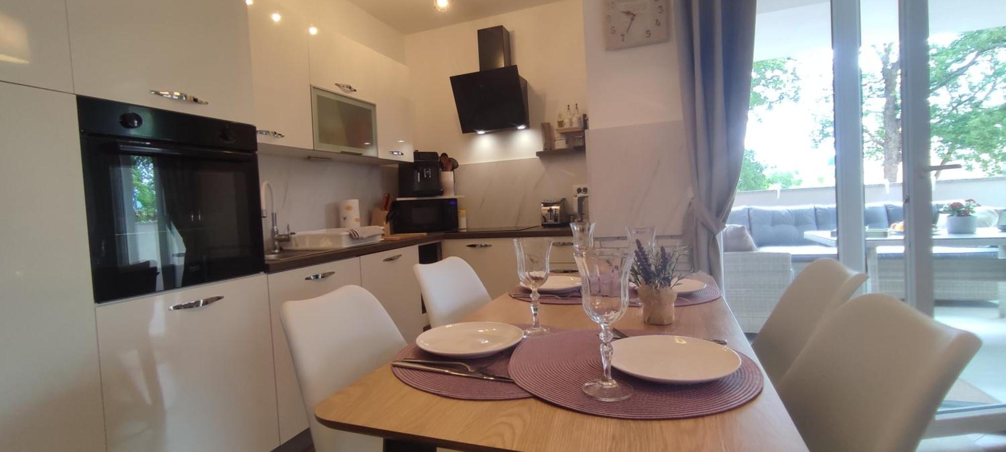 Sunny Oasis Apartment - High Ground Floor With Sunny Terrace & Private Garden!! Медулин Экстерьер фото