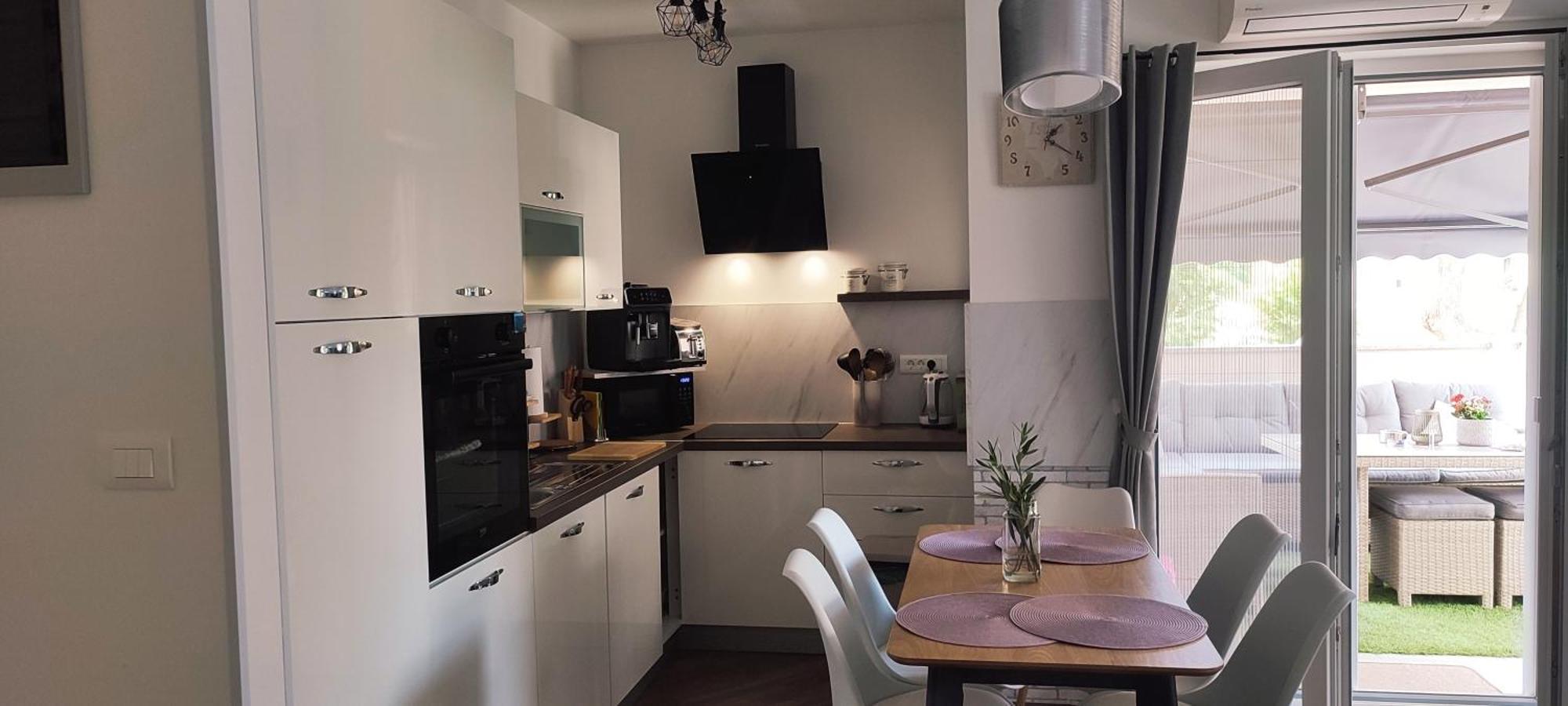 Sunny Oasis Apartment - High Ground Floor With Sunny Terrace & Private Garden!! Медулин Экстерьер фото