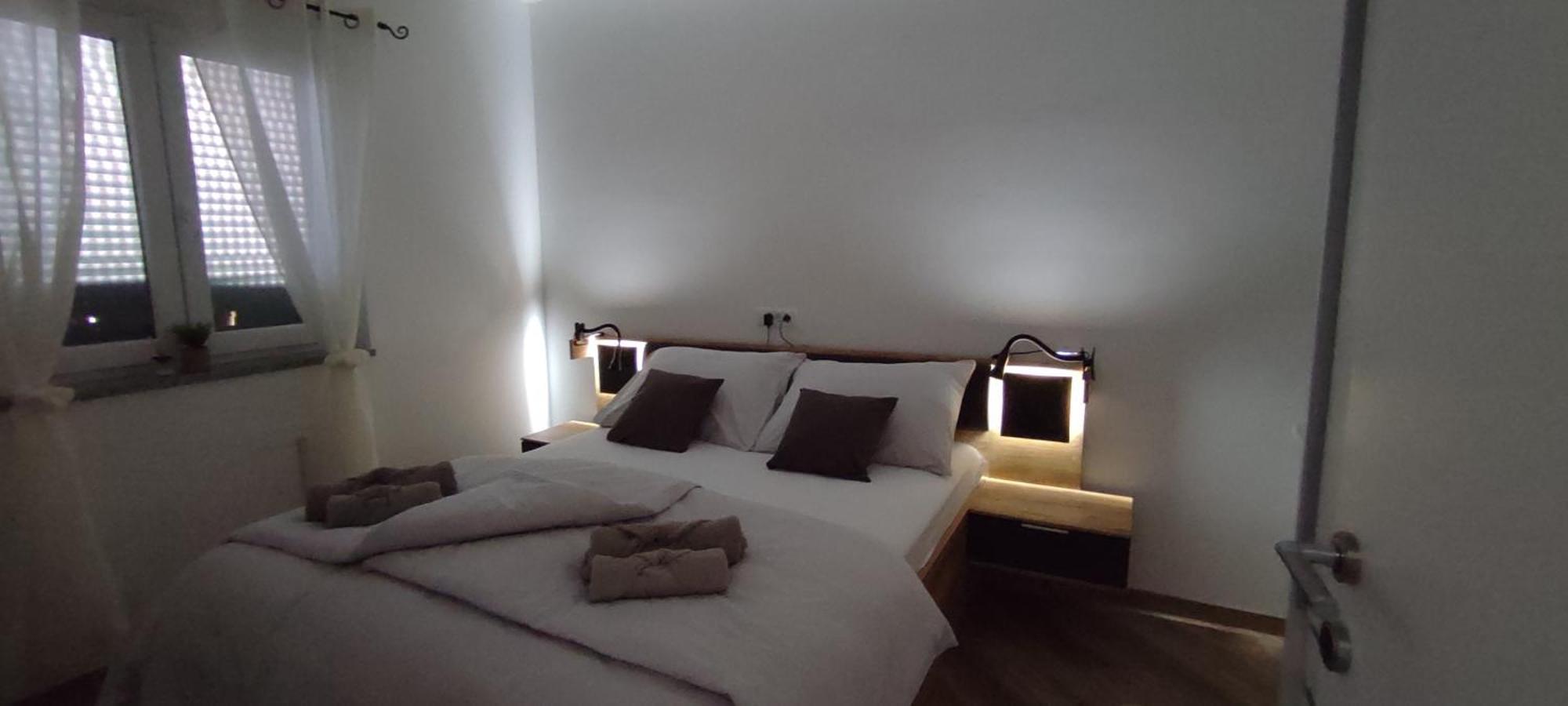 Sunny Oasis Apartment - High Ground Floor With Sunny Terrace & Private Garden!! Медулин Экстерьер фото