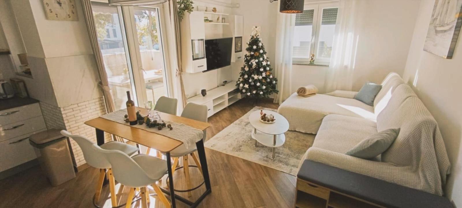 Sunny Oasis Apartment - High Ground Floor With Sunny Terrace & Private Garden!! Медулин Экстерьер фото